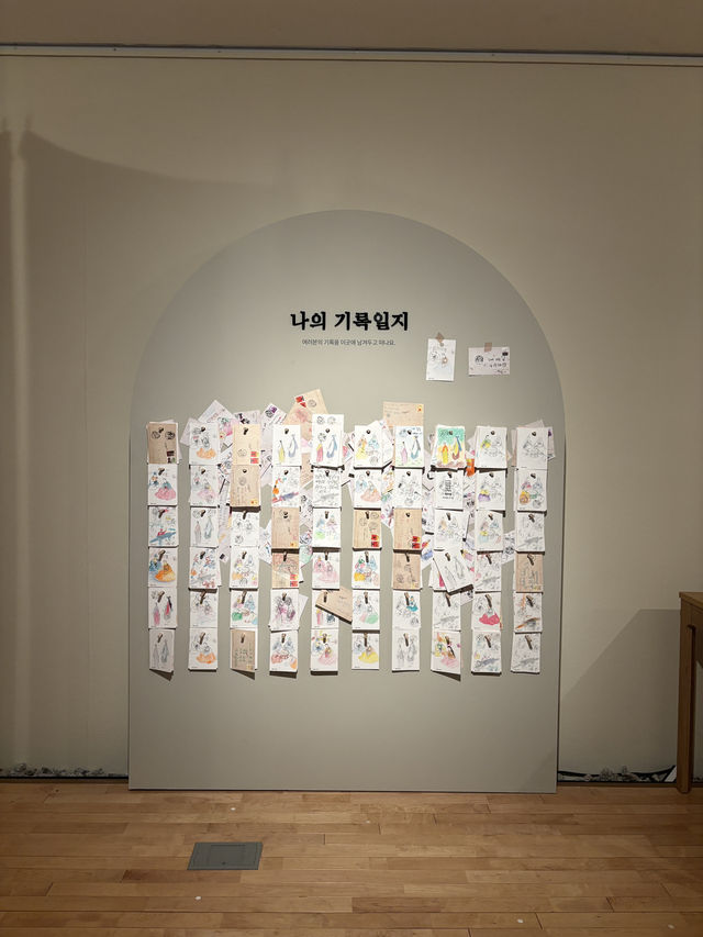 기념품 쇼핑부터 전시 관람까지 한번에 할 수 있는 곳😆