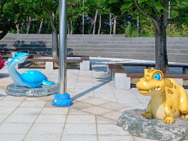 혼자만의 시간, 공룡 사이를 걷다🌿