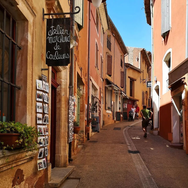 🏜️✨ Weekend in Roussillon: Hiking the Ochre Trails of Provence