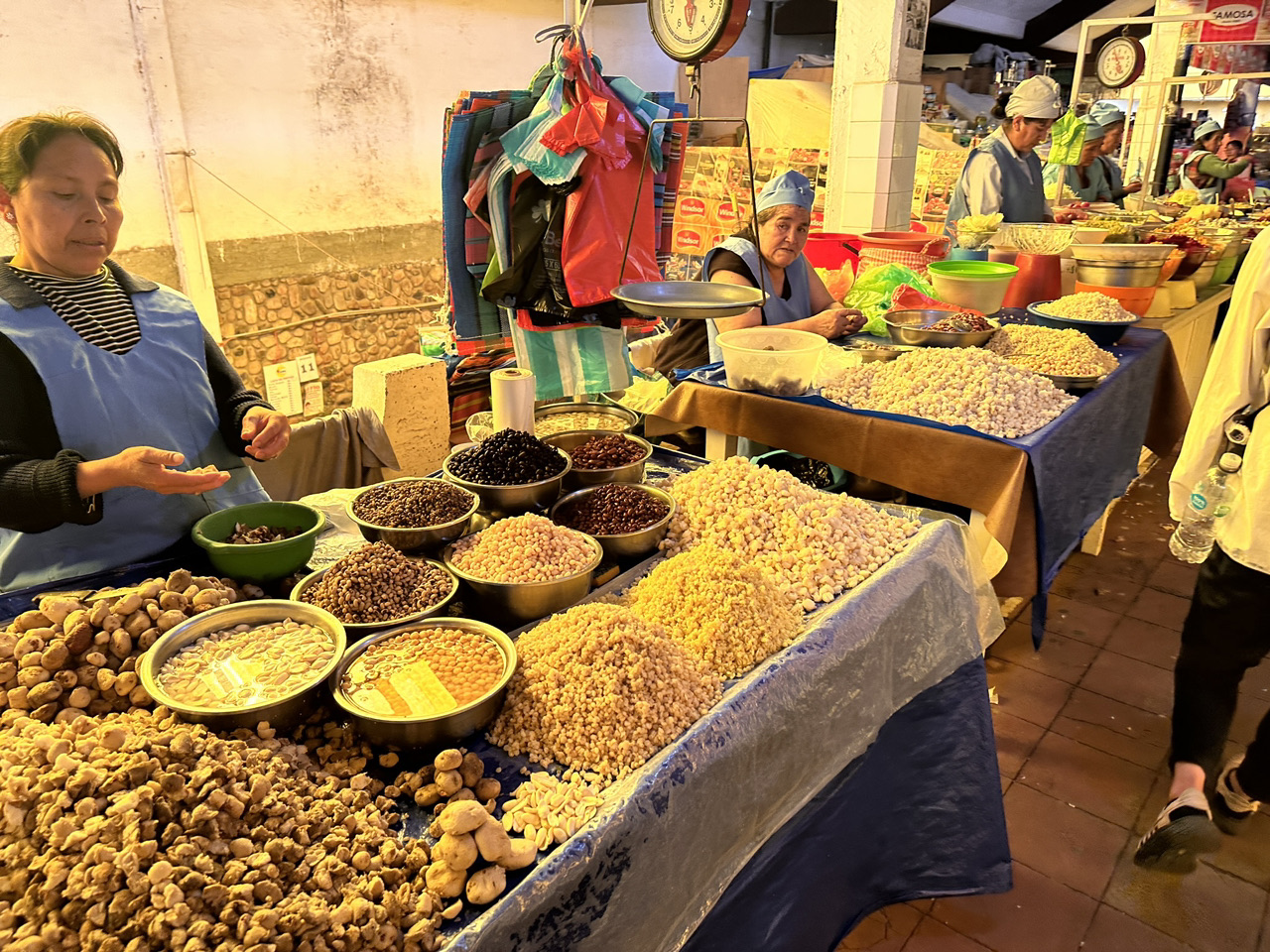 [Mercado Central | A market filled with Sucre's "food and lifestyle"]