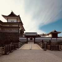 🏯 Kanazawa Castle Summer Survival Guide** *"Where stone walls stay cool and gold leaf shimmers in t