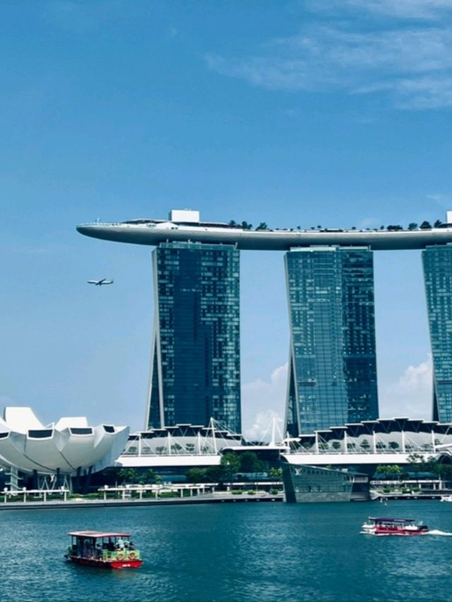 🦁✨ Roar with the Icon! – Merlion Park Singapore 