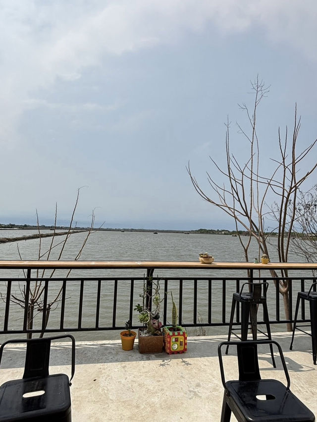 The summer’s sea  คาเฟ่สมุทรสาคร