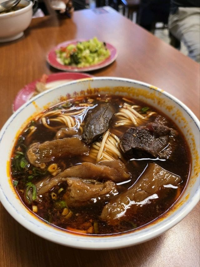 台北馳名紅燒牛肉麵排隊店