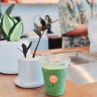 ☁️ Hide and Sip Coffee – คาเฟ่ที่เงียบยิ่งกว่าห้อง
