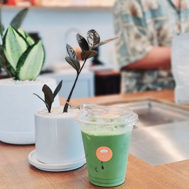 ☁️ Hide and Sip Coffee – คาเฟ่ที่เงียบยิ่งกว่าห้อง