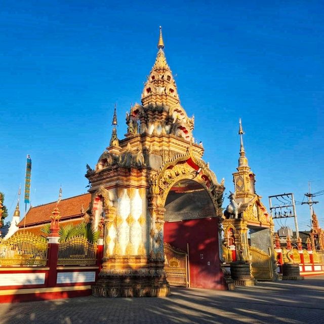 ไหว้พระนอนศักดิ์สิทธิ์ ณ วัดเก่าโบราณที่แม่ริม