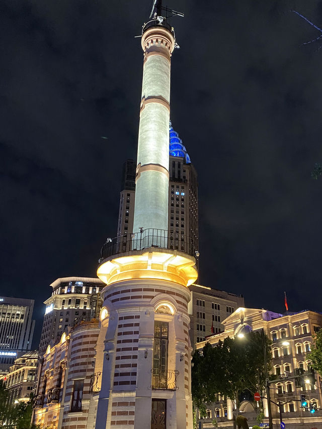 上海外灘，看夜景，也看上海的新與舊。