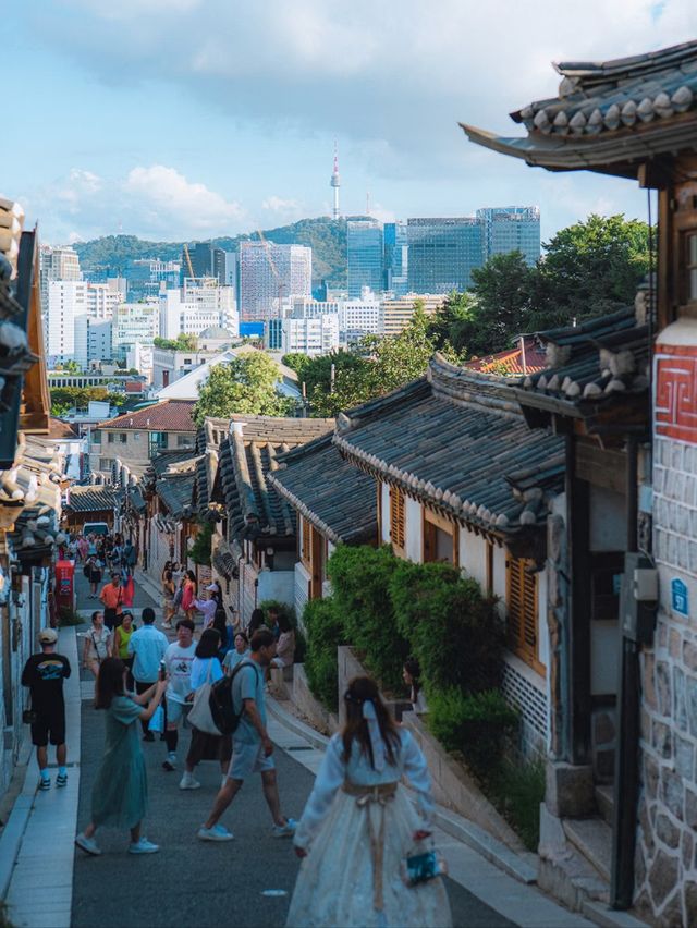 Explore Old Seoul in Bukchon Hanok Village
