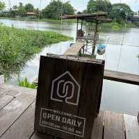 🌿☕ Home_no.eight – บ้านเลขที่ 8 คาเฟ่เล็กๆ ริมน้ำ