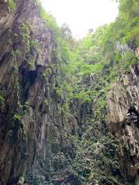 🕉️ Batu Caves: A Stairway to Color and Spirit
