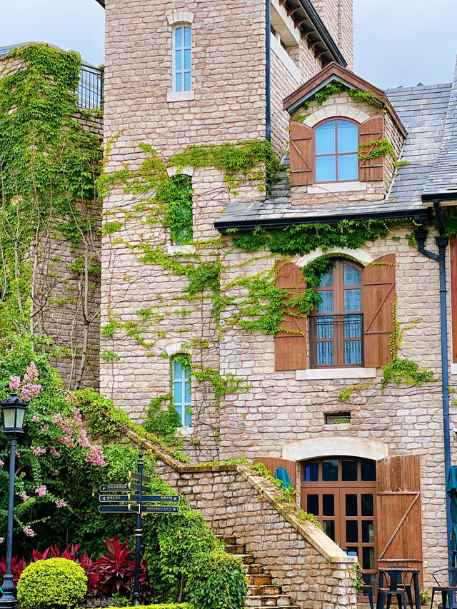 🎭 Where Is This Fairytale Castle?! – Xiamen’s Hidden Gem by the Sea 🏰🌊