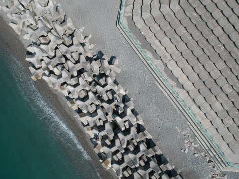 ヒスイ海岸｜新潟県糸魚川市 「自然が生んだ宝石、ヒスイを探して歩く