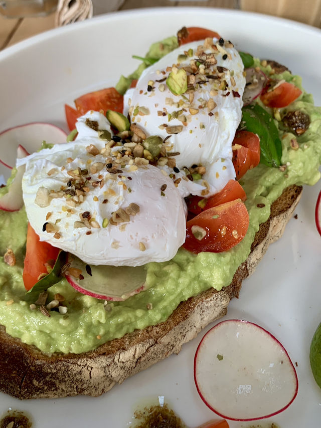 Dubai’s Most Unique Café: Farm-to-Table & Telework at The Growhouse