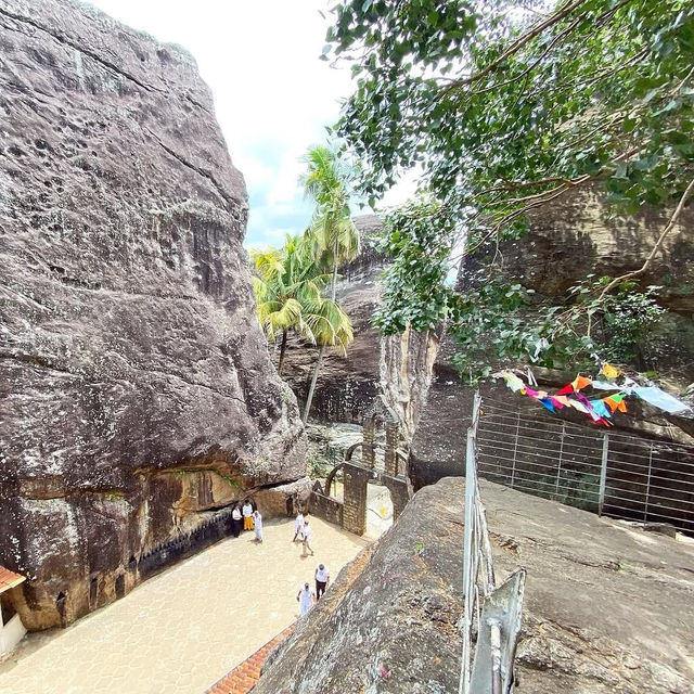 Discover the Spiritual Legacy of Aluvihare Rock Temple Discover the Spiritual Legacy of Aluvihare Rock Temple