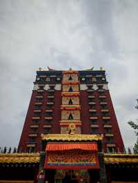 🛕 Milariba Monastery: A Towering Tribute to Tibetan Spirituality in Gannan