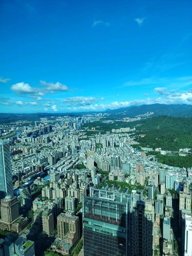 Taipei 101 – Iconic Tower with Budget-Friendly Hack 🌆✨"