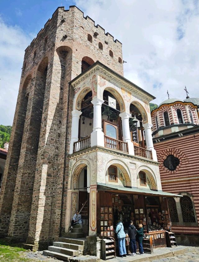 色彩斑斕的東正教傑作#里拉修道院 (Rila Monastery)-保加利亞丘斯滕迪爾州