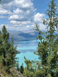 Golden Leaves, Crystal Lakes: The Colors of Altay