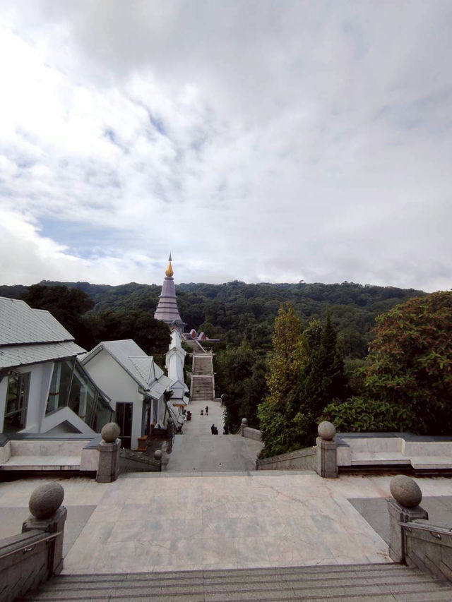 ⛰️ ดอยอินทนนท์: สุดยอดแห่งสยาม ณ เชียงใหม่ 🇹🇭 ⛰️ ดอยอินทนนท์: สุดยอดแห่งสยาม ณ เชียงใหม่ 🇹🇭