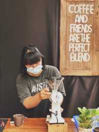 Holy Mood Cafe 🌲