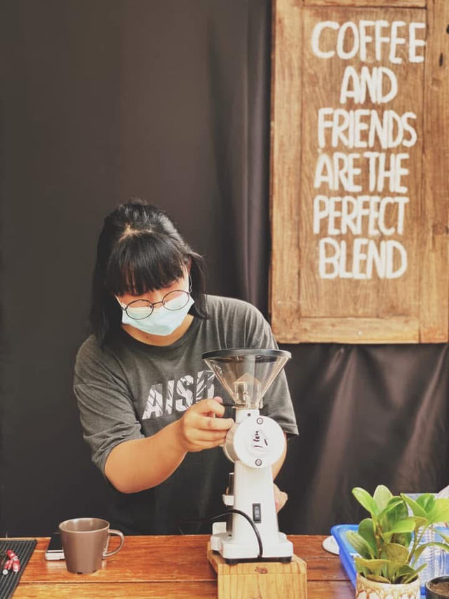 Holy Mood Cafe 🌲