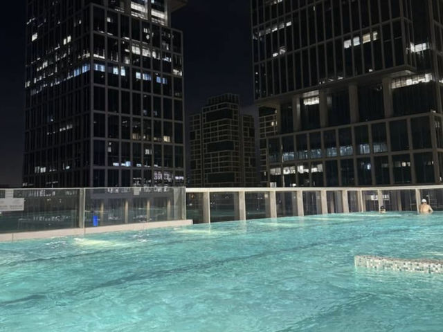無邊際泳池打卡配絕美夜景