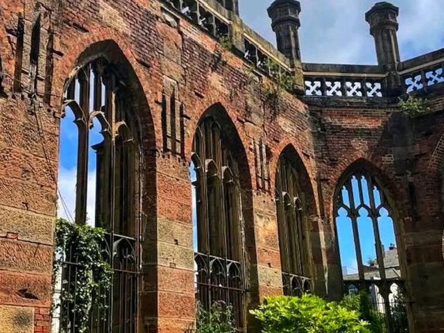 ⛪ St Luke’s Bombed Out Church – A Symbol of Resilience in the Heart of Liverpool ⛪ St Luke’s Bombed Out Church – A Symbol of Resilience in the Heart of Liverpool