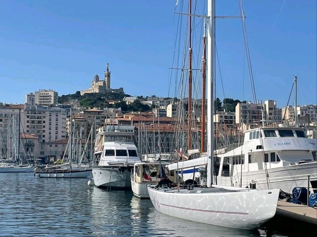 Vibrant Coastal Life in Marseille
