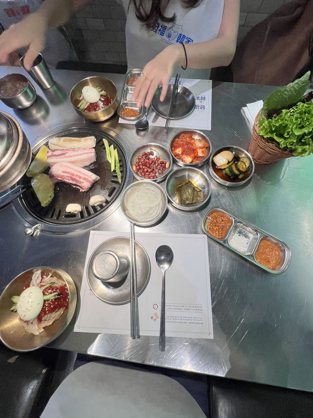 Couples’ Chill Weekend in Shanghai: Iconic Sights, Cloudy Vibes & Hidden Eats ☁️🏙️ Couples’ Chill Weekend in Shanghai: Iconic Sights, Cloudy Vibes & Hidden Eats ☁️🏙️