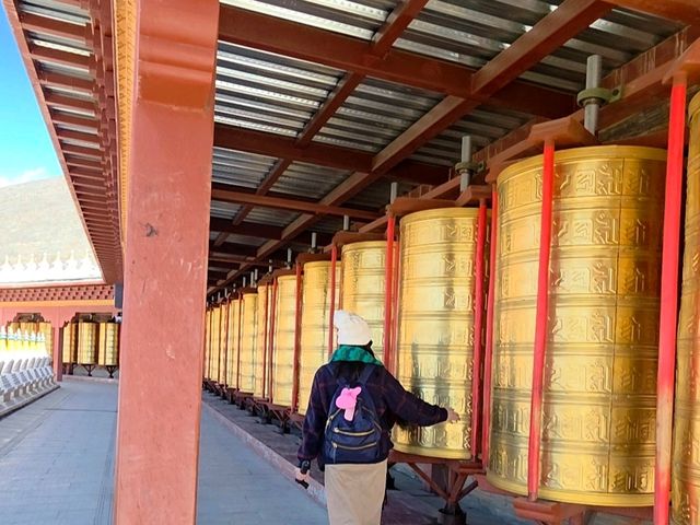 วัดทิเบต อาณีกอมปา ในเสฉวนตะวันตก วัดทิเบต อาณีกอมปา ในเสฉวนตะวันตก