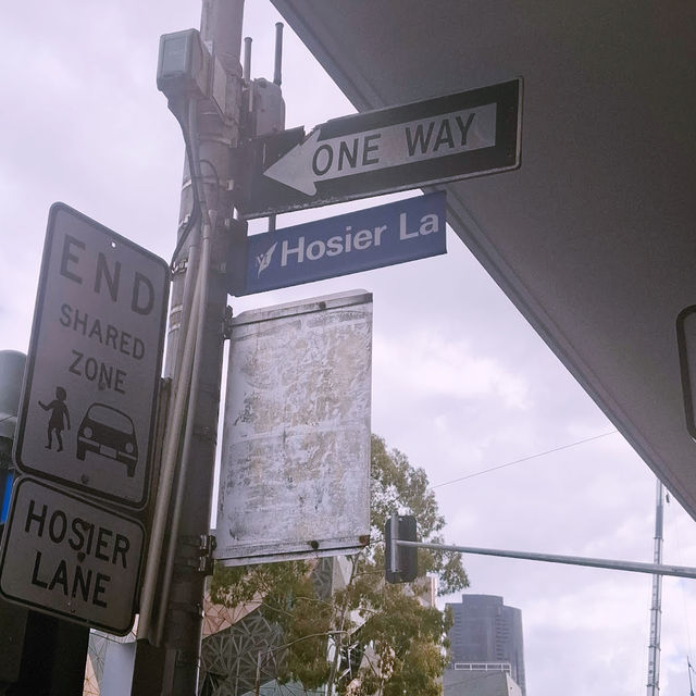 Melbourne’s Iconic Graffiti Alley: Street Art Vibes in the CBD 🎨🔥 Melbourne’s Iconic Graffiti Alley: Street Art Vibes in the CBD 🎨🔥