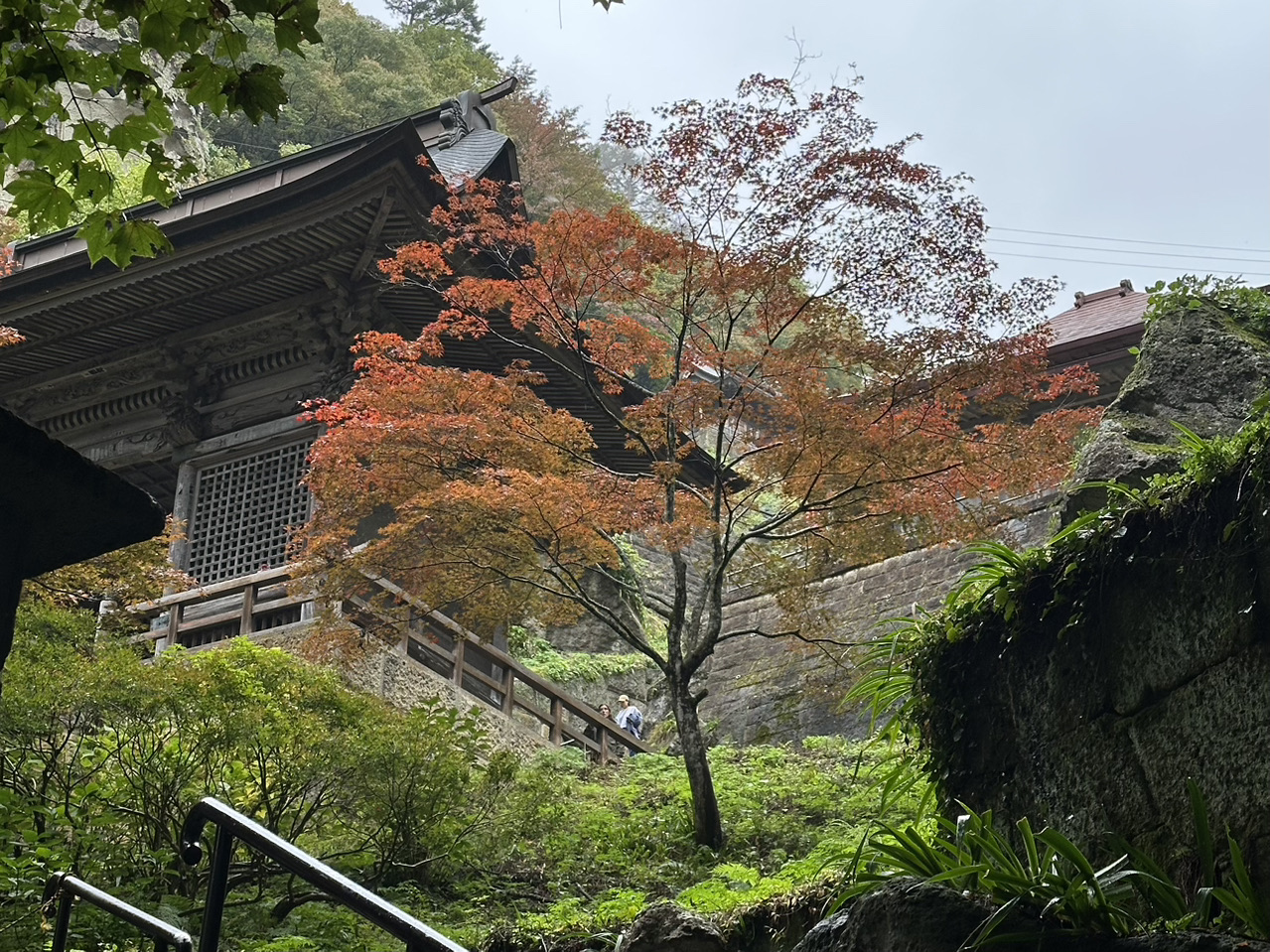 🏯 Chùa Yamadera, một ngôi chùa nằm trên sườn núi Yamagata.
