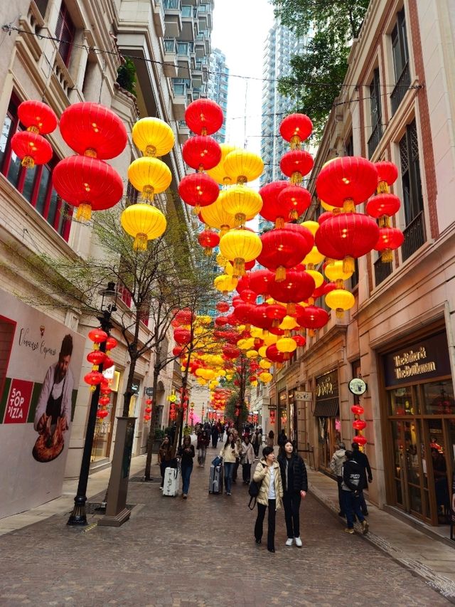 灣仔「囍帖街」紅燈籠高高掛