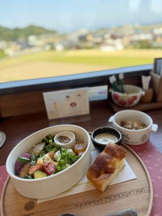 Iyonada Monogatari: The Ozu Journey—Breakfast and Heartwarming Encounters on a Seto Inland Sea Train.