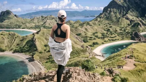 A million-dollar view at Padar Island, Indonesia – so beauti — traveler post in Komodo