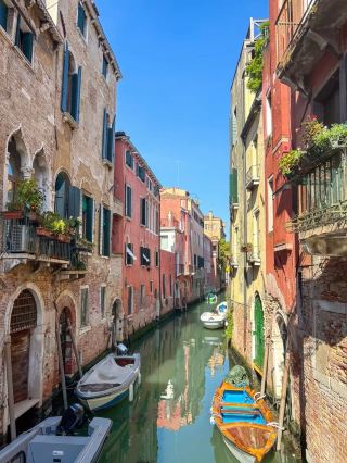 My Travel Mistake Moment in Venice: The Clatter of Cobblestones and Hard Lessons Learned