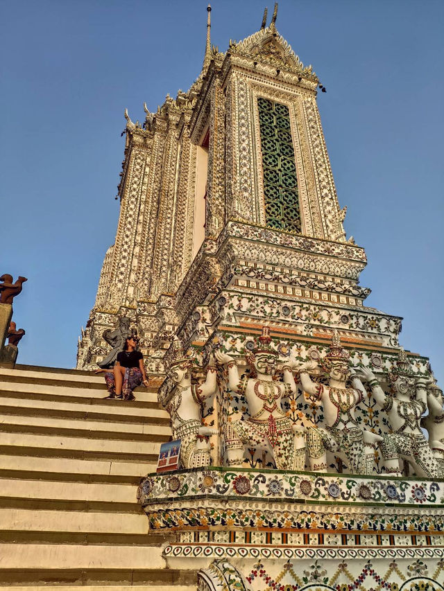  Wat Arun: The Majestic Temple of Dawn 🌅