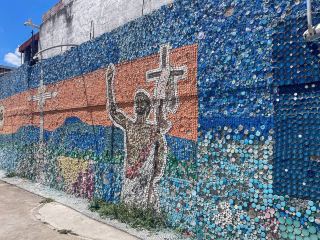 Eco-mural made of bottle caps in Venezuela (Guatire)