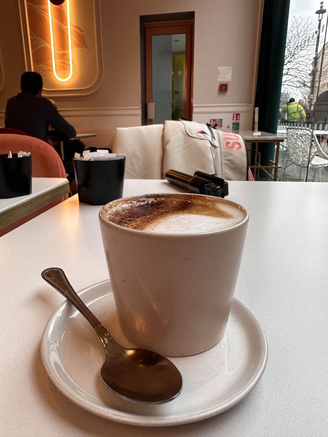 Cute Cafe in London 🇬🇧
