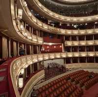 如何即日用最便宜的價錢進入維也納歌劇院看歌劇？