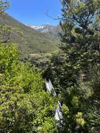 🏔️💦 Devil’s Punchbowl Waterfall: An Alpine Wonderland