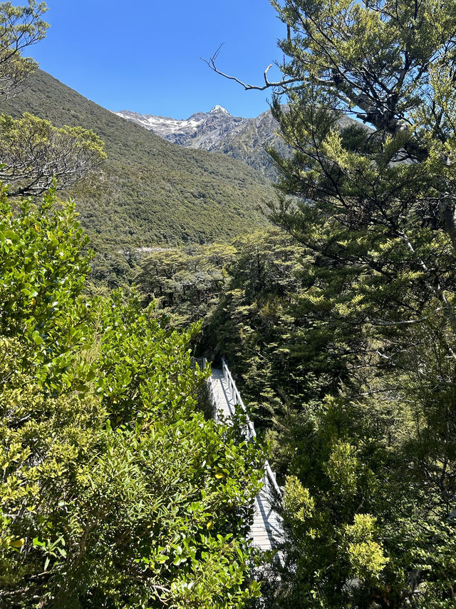 🏔️💦 Devil’s Punchbowl Waterfall: An Alpine Wonderland
