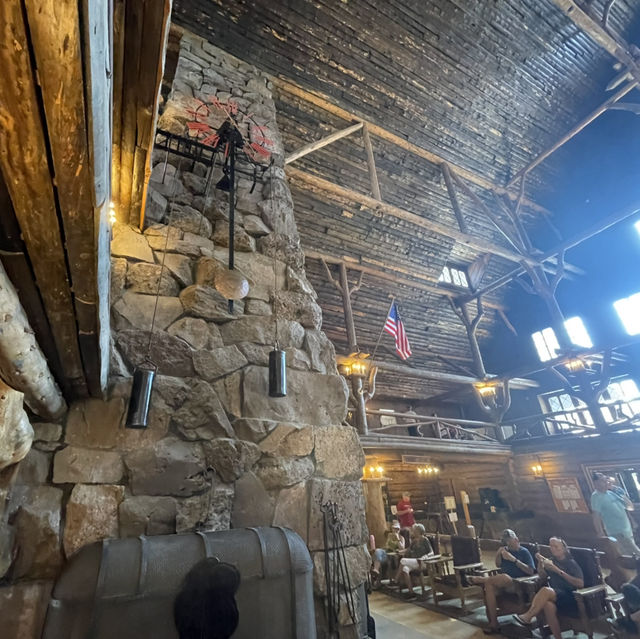 🏕️ Where to Stay in Yellowstone National Park