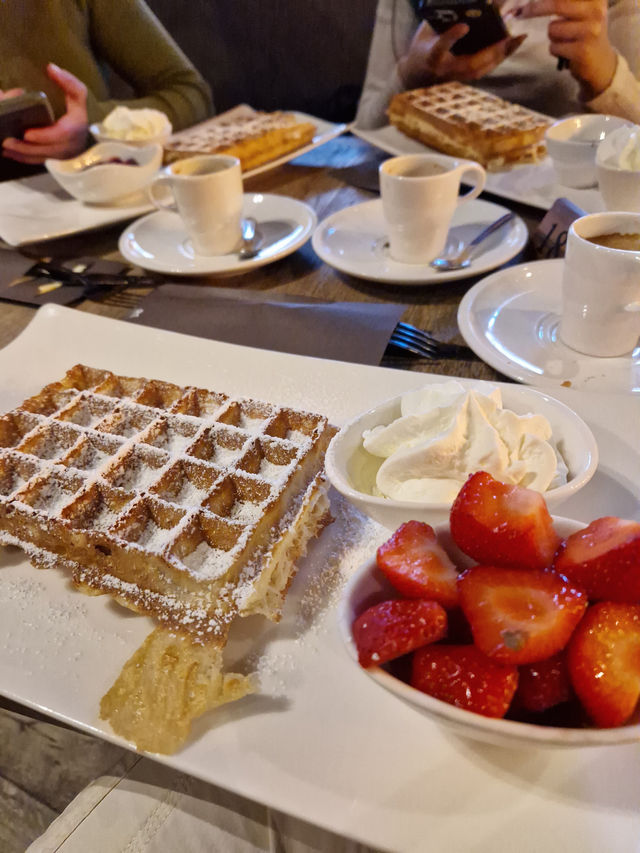 Girls Trip to Brussels: Waffles, Beer & Euro-City Charm 🇧🇪✨