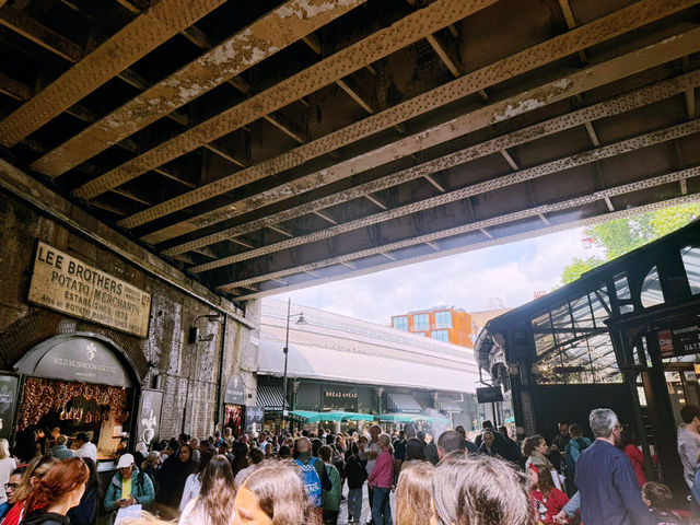 🛍️🚗 London’s Market Hop: From Greenwich to Borough by Ride-Share