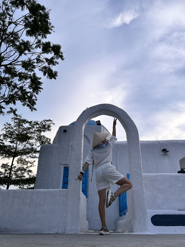 Santorini in Danang?! Where?!