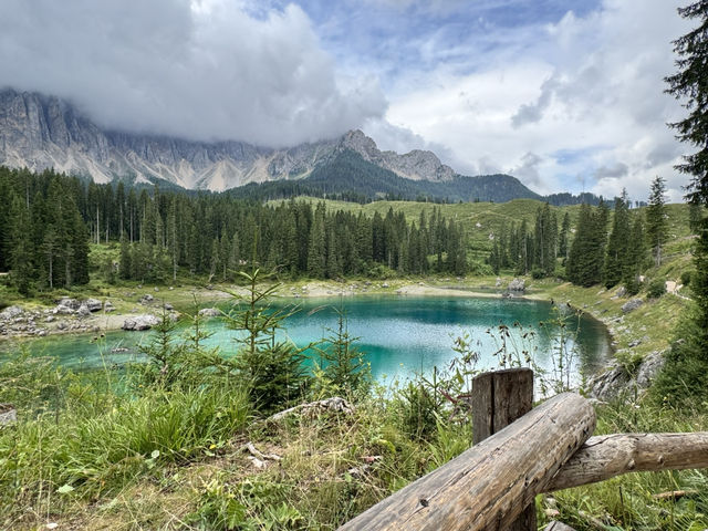 走訪多洛米蒂山最美麗的湖泊～雷扎湖 (Lake Carezza)