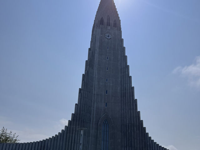 🇮🇸 冰島雷克雅維克一日遊 | 腳痠但心暖的冒險旅程 🧤👣❄️ ✨ 小城市大步行，天氣變幻莫測，一天走到腿軟的獨特旅行日記 ✨