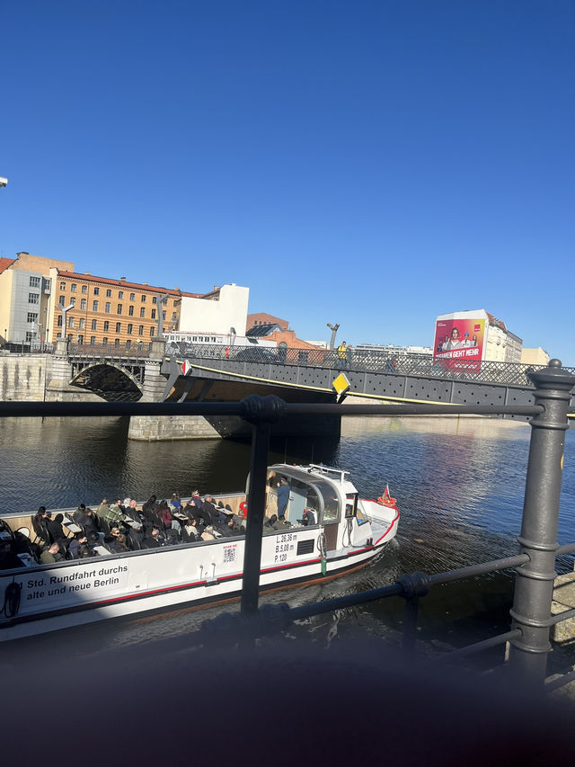Berlin – A City Where History Meets Modern Vibes 🇩🇪✨